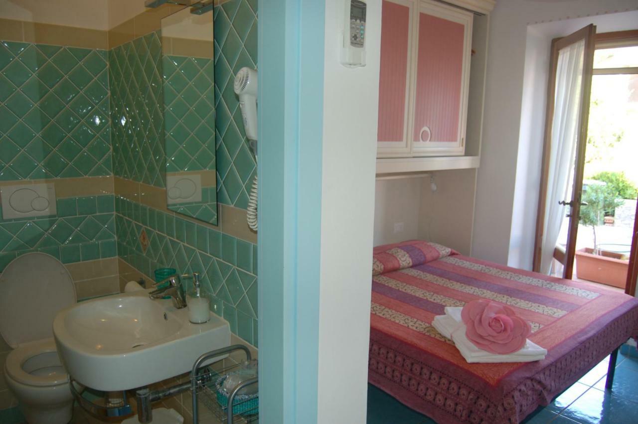 Bed and Breakfast La Rosada Giglio Porto Esterno foto
